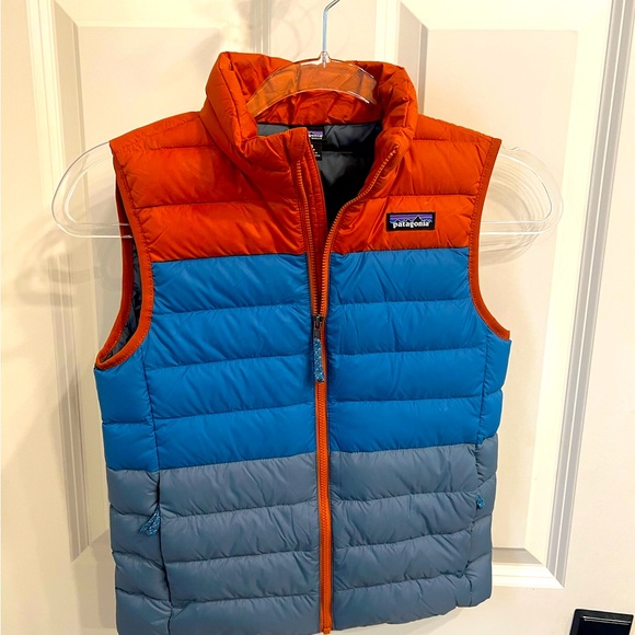 Patagonia Kids Classic Colorblock Puffer Vest - Orange and Blue. Size Small. - Picture 5 of 5